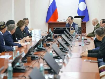 Айсен Николаев встретился с участниками фестиваля поэзии «Благодать большого снега»