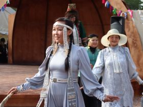 Показ национальной одежды состоялся на Ысыахе Олонхо