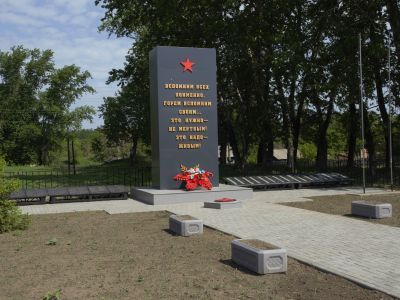 Памятник землякам, погибшим в годы Великой Отечественной войны (1941-1945 гг.)