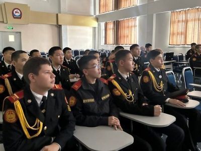 Транспортные полицейские Якутии провели профориентационную встречу с кадетами