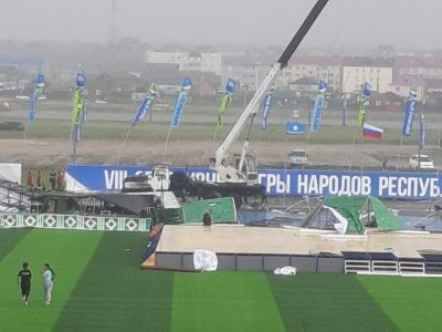 Ураганный ветер обрушился на село Борогонцы. Есть повреждения и пострадавшие