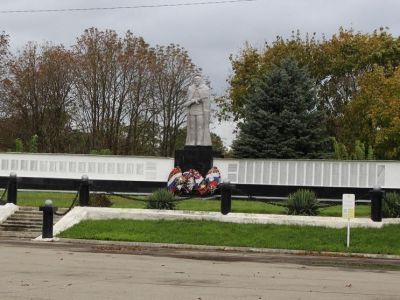 Памятник воинам-землякам, погибшим в годы Гражданской и Великой Отечественной войны