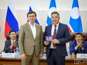 Госнаграды вручили журналистам Якутии в День национальной печати