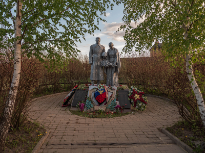 Братская могила советских воинов