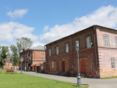 Здание низшей ремесленной школы и пожарного обзора