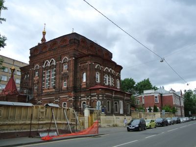 Старо-Екатерининская больница (открыта в 1776 г.), с 1923 г. - больница им. А.И.Бабухина, с 1943 г. - МОНИКИ. Здесь работали врачи: Ф.П.Гааз, Н.П.Розанов, А.Я.Кожевников, В.Д.Шервинский, А.Н.Маклаков, И.Ф.Клейн и др.