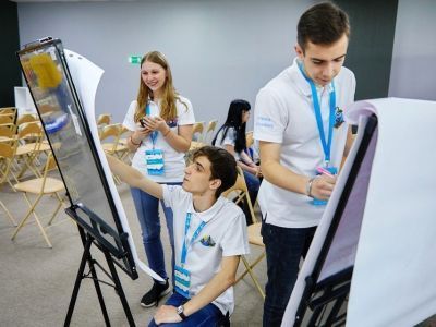 Почти 700 тысяч школьников из всех регионов России принимают участие в олимпиаде «Ближе к Дальнему»