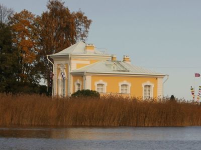Дом на пристани в Нижнем парке