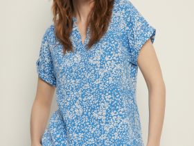 Блузка с коротким рукавом и цветочным принтом