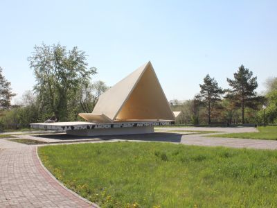 Памятный знак "Палатка первых строителей Магнитки"