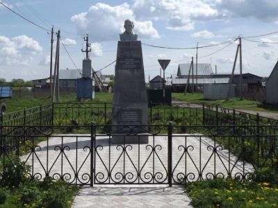 Могила организатора колхоза коммуниста А.М.Козлова, убитого кулаками в 1930 году