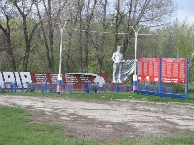 Братская могила, где похоронены 18 красногвардейцев, погибших от рук белоказаков в 1918 г.