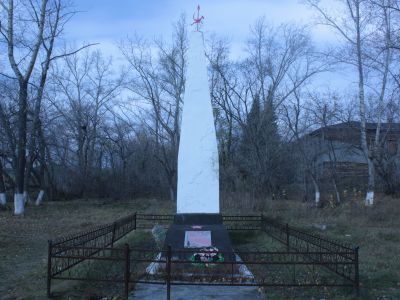 Братская могила партизан