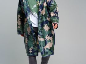 Плащ из полимерного материала для мужчин (дождевик)