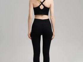 Спортивный топ из трикотажа с антибактериальной пропиткой