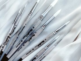 Кисть синтетика №3 круглая Roubloff "1Wt14" ручка фигурная пёстрая белая с черным кончиком, глянцева