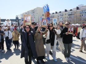 Фото. В Якутске акция «Бессмертный полк» собрала более 50 тысяч человек