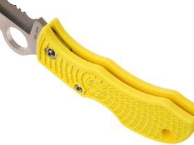 Складной нож-брелок Spyderco Manbug™ Salt Sheepfoot, сталь H1 Satin Serrated, рукоять термопластик FRN, жёлтый