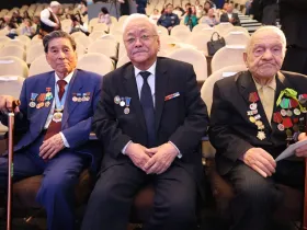 Глава Якутии вручил ветеранам юбилейные знаки к 80-летию Великой Победы