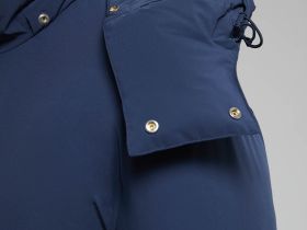 Утепленная куртка с капюшоном