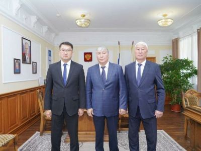 Первый вице-спикер Ил Тумэна встретился с руководителями парламента Алтая и Тывы