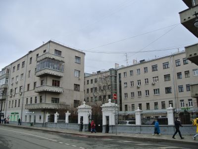 Дом, в котором, в 1938-1966 гг., приезжая в Москву в семье писателя В.Е.Ардова, жила А.А.Ахматова