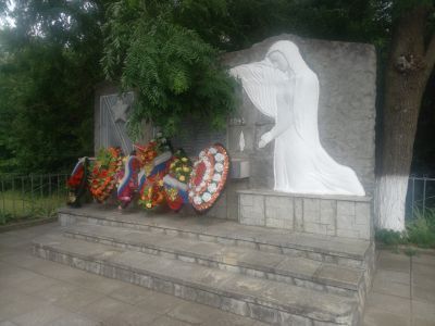 Могила 13 воинам, погибшим в январе 1943 года от рук фашистских захватчиков