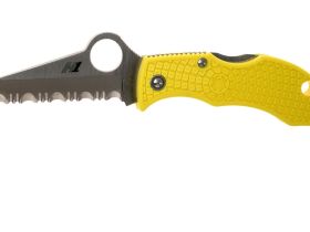 Складной нож-брелок Spyderco Manbug™ Salt Sheepfoot, сталь H1 Satin Serrated, рукоять термопластик FRN, жёлтый