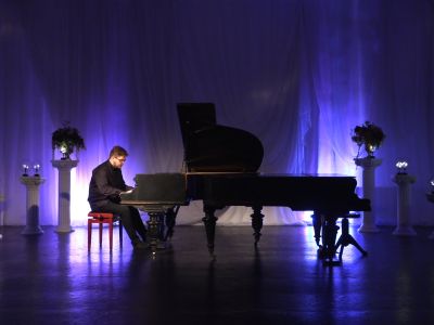 Билеты на Антон Самсонов. Бетховен. Странник во Вселенной (Дом Шрёдера) / Концерт | Афиша | ИнфоТаймс