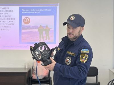 Водолазы Службы спасения Якутии встретились с юными пловцами