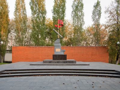 Братская могила борцов двух революций