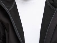 Ветровка с капюшоном