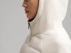 Стеганая куртка с наполнителем из натурального пуха