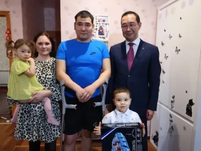 Глава Якутии навестил участника спецоперации в Кобяйском улусе