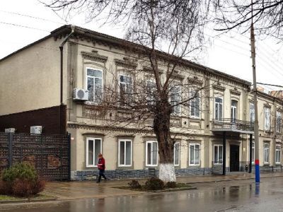 Дом жилой врача С.И. Сеферова. Школа, где в 1930 - 1939 годах учились Герои Советского Союза В.М. Ветров и И.П. Голубчинский