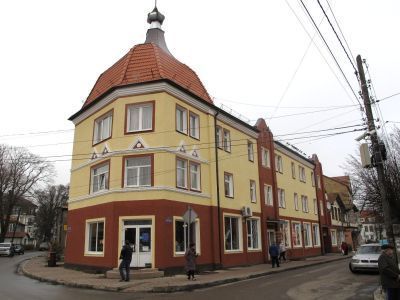 Здание пансионата с встроенными торговыми помещениями