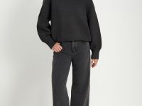 Джемпер с воротником-стойкой и объемными рукавами