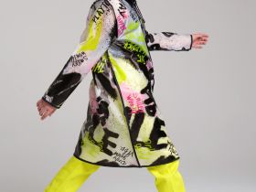 Плащ из полимерного материала для девочек (дождевик)