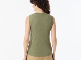 Женская футболка Lacoste приталенного кроя