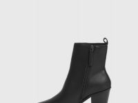 Казаки из натуральной кожи, Черный