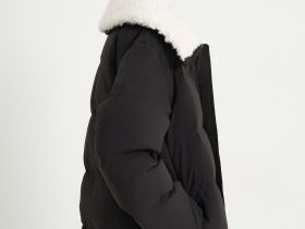 Пуховик с опушкой и воротником-стойкой