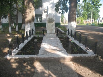 Братская могила партизан и местных жителей, погибших в годы колчаковского террора в 1919-1920 гг.