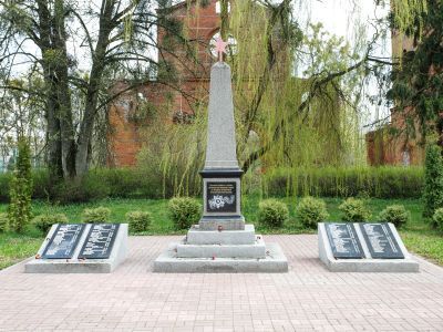 Братская могила советских воинов, погибших в январе 1945 года