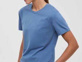 Футболка приталенного силуэта