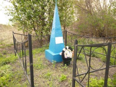 Братская могила советских воинов