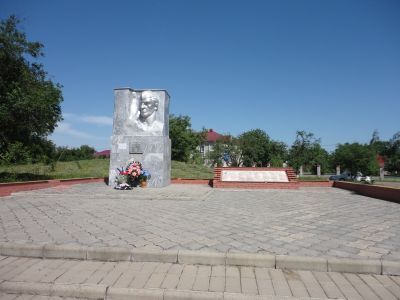 Братская могила воинов, погибших за власть Советов в годы гражданской и Великой Отечественной войн