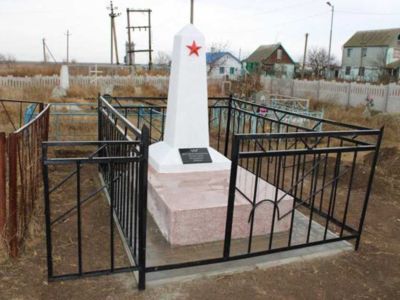 Могила старшего лейтенанта Б.А.Крутских