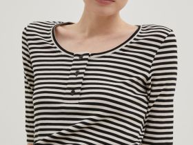 Блузка с округлым вырезом в полоску