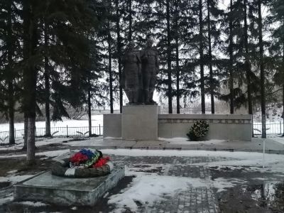 Братская могила воинов Советской Армии, погибших в период Великой Отечественной войны