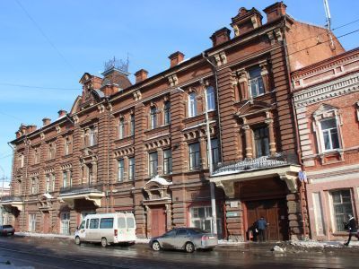 Первый в Сибири научно-исследовательский институт физических методов лечения. В годы Великой Отечественной войны (1941-1945 гг.) располагался эвакогоспиталь для раненых воинов Советской Армии